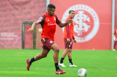 Clayton Sampaio, zagueiro do Inter<!-- NICAID(15863577) -->