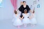 Espetáculo será realizado por bailarinas de dois a oito anos, do Reino Encantado do Ballet Flávia Thais. Apresentação aberta ao público ocorre dia 16 de dezembro, a partir das 10h30, no Espaço Nobre Eventos. Ingressos para as seis sessões estão à venda, com valores de R$ 25 a R$ 100De forma inédita, o Reino Encantado do Ballet Flávia Thais, com sede em Caxias do Sul, inova mais uma vez ao organizar a primeira versão do ballet ‘O Lago dos Cisnes’, remontada exclusivamente por crianças de dois a oito anos. No dia 16 de dezembro, no Espaço Nobre Eventos, a comunidade de Caxias do Sul e região poderá apreciar o espetáculo ‘Auláculo - O Lago dos Cisne’, com a apresentação de 47 bailarinas.Os shows das turmas serão divididos por idades para respeitar a fase de desenvolvimento das crianças. O espetáculo será intercalado em seis sessões, que ocorrem das 10h30 até as 20h. Para participar do evento, o investimento é de R$ 100 (inteiro), R$ 50 (meia entrada), R$ 25 (crianças de dois a nove anos), com acesso a todas as apresentações. Os ingressos podem ser adquiridos antecipadamente por meio do WhatsApp (54) 9.9168.4467.LEGENDA: Idealizadora do Reino Encantado do Ballet Flávia Thais, Flávia Thais de Abreu, é bailarina e professora, referência no Brasil e exterior devido à sua abordagem lúdica voltada para crianças<!-- NICAID(15610981) -->
