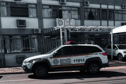 Um homem de 42 anos foi preso pelo crime de tortura depois de agredir o filho, um adolescente de 13 anos, no começo da noite de segunda-feira (3), em Vacaria. O nome dele não foi divulgado pela polícia. <!-- NICAID(15393924) -->