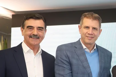 PORTO ALEGRE, RS - 14/08/2023 - POSSE / NOVO DIRETOR / BRDE / LEONARDO BUSATTO - Posse do novo diretor de planejamento do BRDE, Leonardo Busatto, na sede do banco, em Porto Alegre. Na foto: Otomar Vivian (à esq.), Ernani Polo, João Paulo Kleinübing e Ranolfo Vieira Júnior.<!-- NICAID(15510154) -->