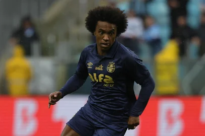 Jeff Botega / Agencia RBS PORTO ALEGRE, RS, BRASIL, 28.09.2025: Confronto entre Grêmio vs Vitória, na Arena, pelo campeonato Brasileiro. Na foto, o jogador do Grêmio, Willian. Fotos: Jefferson Botega/Agencia RBSIndexador: jeff botega<!-- NICAID(16134348) -->