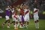 Peruvian players celebrate after defeating Paraguay in their South American qualification football match for the FIFA World Cup Qatar 2022 at the National Stadium in Lima on March 29, 2022. - Peru will play the intercontinental playoff match in June against Australia or the United Arab Emirates. (Photo by ERNESTO BENAVIDES / AFP)Editoria: SPOLocal: LimaIndexador: ERNESTO BENAVIDESSecao: soccerFonte: AFPFotógrafo: STF<!-- NICAID(15054766) -->