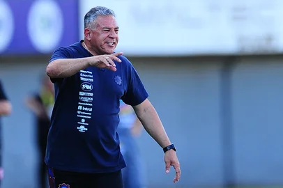 CAXIAS DO SUL, RS, BRASIL, 08/02/2025. Caxias x São Luiz, jogo válido pela terceira rodada do Campeonato Gaúcho 2025 (Gauchão SuperBet) e realizado no estádio Centenário. (Porthus Junior/Agência RBS)Indexador: BTK                             <!-- NICAID(15972128) -->