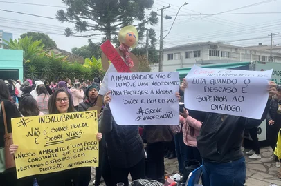 Greve de professoras da educação infantil deixa 5,5 mil crianças sem aula em Caxias<!-- NICAID(16043123) -->