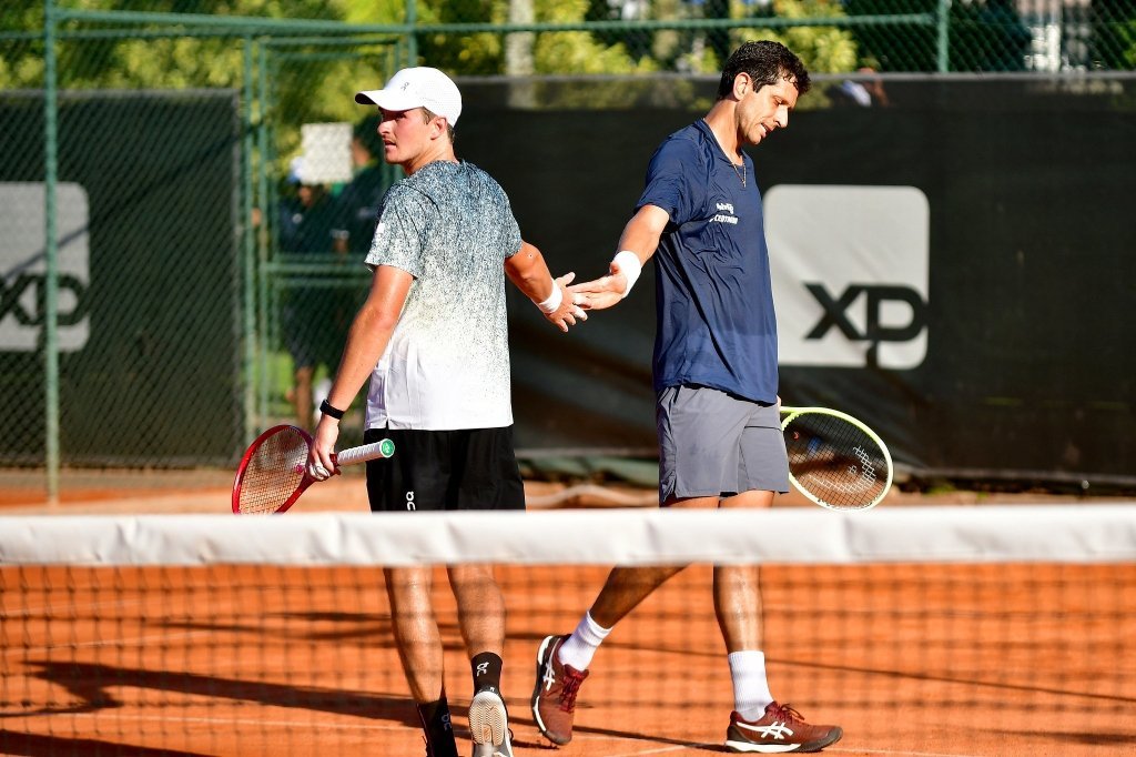 Jo&atilde;o Fonseca e Marcelo Melo ao vivo no torneio de duplas do Rio Open; acompanhe