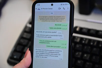O Procon de Caxias do Sul passa a ter um sistema de atendimento por inteligência artificial (IA) a partir desta quinta-feira (18). O serviço está disponível através do WhatsApp (54) 99929-8190. A novidade busca agilizar a resolução de demandas dos consumidores, ampliar a disponibilidade de informações e oferecer um suporte acessível e dinâmico para toda a comunidade.<!-- NICAID(16127931) -->