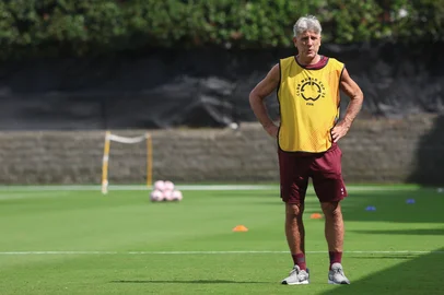 COLUMBIA, ESTADOS UNIDOS, 15-06-2025: O técnico Renato Portaluppi comanda treino do Fluminense na Universidade da Carolina do Sul. (Foto: Marcelo Gonçalves/Fluminense/Divulgação)<!-- NICAID(16060972) -->