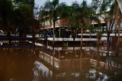 LAJEADO, RS, BRASIL - 2024.06.18 - Pontos de alagamento na região central de Lajeado. Nível do rio Taquari deve declínio durante a madrugada. (Foto: Renan  Mattos/ Agência RBS)<!-- NICAID(15791533) -->