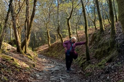 Aposentada Marlene Terezinha de Carvalho Leite, de 83 anos, percorreu sozinha 634 quilômetros do Caminho de Santiago de Compostela. A moradora de Imbé, no Litoral Norte, partiu de Lisboa (Portugal) em 7 de março de 2026 e chegou ao destino, na Espanha, em 24 de março. A peregrina dormia em albergues municipais e particulares.<!-- NICAID(16309592) -->