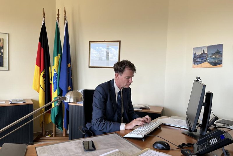 cônsul-geral da Alemanha em Porto Alegre, Marc Bogdahn, no escritório do consulado<!-- NICAID(15698216) -->