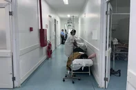Com pacientes nos corredores, UPA Moacyr Scliar opera quatro vezes acima da capacidade em Porto Alegre<!-- NICAID(15990556) -->
