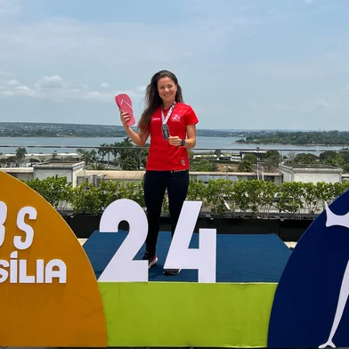 A atleta de Bento Gonçalves, Hélen Spadari, foi vice-campeã nos 3000m com obstáculos e ficou na sexta posição nos 1500m, nas competições de atletismo dos Jogos Universitários Brasileiros (JUBs) 2024. <!-- NICAID(15890236) -->