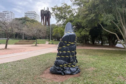 PORTO ALEGRE, RS, BRASIL, 19-08-2025: Novo monumento será inaugurado no Parque Moinhos de Vento, em Porto Alegre. Foto Sergio Galbinski/Arquivo Pessoal<!-- NICAID(16105111) -->