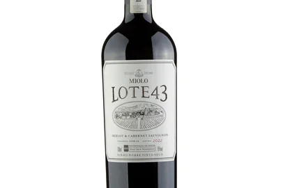 Miolo / Divulgação Miolo é a única vinícola brasileira a conquistar Gran Ouro no Canadá e no Uruguai. Miolo Lote 43 e Miolo Vinhas Velhas Tannat, ambos da Safra 2022, são premiados com a mais alta distinção no Sélections Mondiales des Vins e no Tannat al Mundo – Terruño de Oro<!-- NICAID(16159240) -->