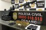 Um homem foi preso sob suspeita de comprar legalmente e revender armas de fogo para uma facção criminosa que atua na zona leste de Porto Alegre. Em ação na manhã de terça-feira (14), o Departamento Estadual de Investigações do Narcotráfico (Denarc) apreendeu um fuzil calibre 556, cerca de 50 munições, uma capa de colete balístico e pequenas porções de maconha na residência dele, localizada no bairro São José.<!-- NICAID(15376172) -->