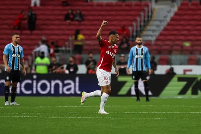 PORTO ALEGRE, RS, BRASIL, 21-09-2025: Grêmio x Internacional pelo Campeonato Brasileiro. O Grenal 448 é marcado pelo mau momento das duas equipes. Foto: Renan Mattos/Agência RBS<!-- NICAID(16129809) -->