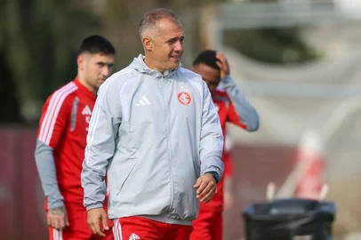 Eduardo Baptista comanda seu primeiro treino como novo técnico do Inter<!-- NICAID(16372272) -->
