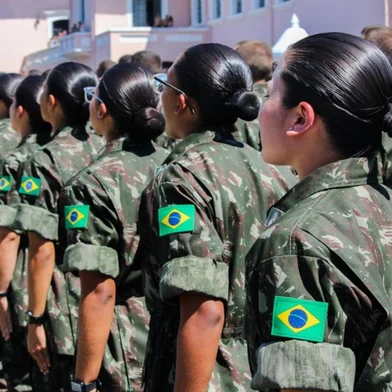 Mulheres nas Forças Armadas<!-- NICAID(15934226) -->