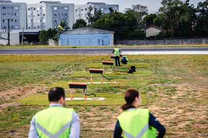 Instalação do Papi no Aeroporto Hugo Cantergiani, em Caxias<!-- NICAID(16066255) -->