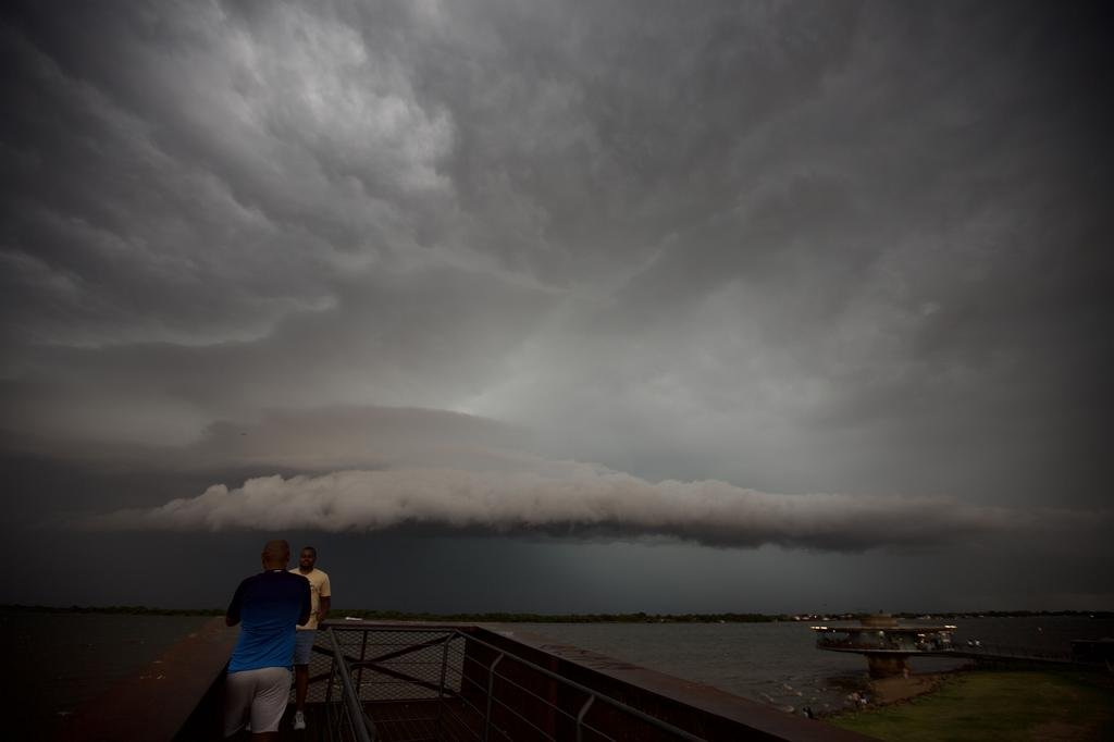 Temperatura cai 11&ordm;C ap&oacute;s chuva em Porto Alegre e alivia calor&atilde;o