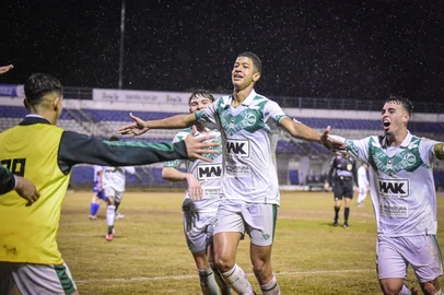 Juventude venceu o Esportivo, por 1 a 0, na semifinal do Gauchão sub-17.<!-- NICAID(16059925) -->