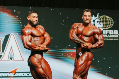Ramon Dino e Chris Bumstead durante o Mr. Olympia 2023<!-- NICAID(15599415) -->