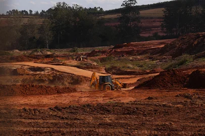 NOVO HAMBURGO, RS, BRASIL, 15-08-2025: Em nova matéria. vamos contar sobre o avanço da obra do bairro cidade do Zaffari em Novo Hamburgo. Está sendo feita terraplanagem e preparação para construção dos lotes. Foto: Camila Hermes/Agencia RBS<!-- NICAID(16102707) -->