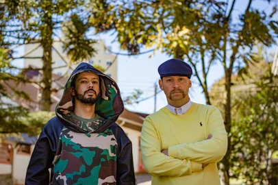 Rappers Caxiense Deividi Andrade e Bivar Chaves, parceiros no projeto musical Ação Revoluta.<!-- NICAID(14841602) -->