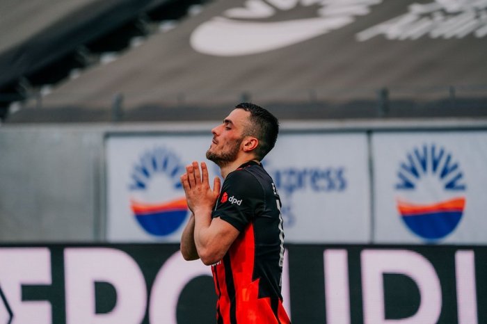 Divulgação / @Eintracht Divulgação / @Eintracht