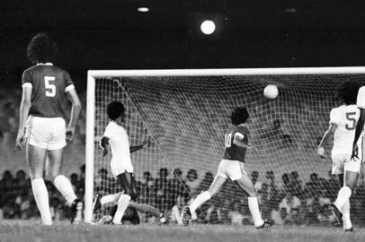 Semifinal do Campeonato Brasileiro de 1975.Fluminense 0 x 2 Internacional.<!-- NICAID(5294530) -->