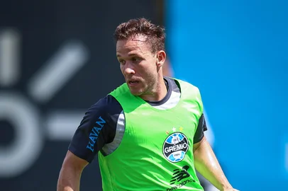 Treino do Grêmio no CT Luiz Carvalho. Na foto, o meio-campista Arthur.<!-- NICAID(16260023) -->