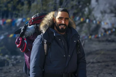 Heitor (Renato Goes) é  revelado vivo em um acampamento de peregrinos fora do Brasil.<!-- NICAID(16361213) -->