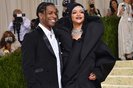Met GalaBarbadian singer Rihanna and US rapper A$AP Rocky arrive for the 2021 Met Gala at the Metropolitan Museum of Art on September 13, 2021 in New York. - This year's Met Gala has a distinctively youthful imprint, hosted by singer Billie Eilish, actor Timothee Chalamet, poet Amanda Gorman and tennis star Naomi Osaka, none of them older than 25. The 2021 theme is "In America: A Lexicon of Fashion." (Photo by ANGELA  WEISS / AFP)Editoria: HUMLocal: New YorkIndexador: ANGELA  WEISSSecao: celebrityFonte: AFPFotógrafo: STF<!-- NICAID(15100785) -->