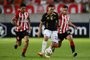 The Strongest's forward Bruno Miranda (C) fights for the ball with Estudiantes' midfielder Enzo Perez (L) and Estudiantes's defender Eric Meza during the Copa Libertadores group stage first leg football match between Argentina's Estudiantes de La Plata and Bolivia's The Strongest at the Jorge Luis Hirschi Stadium in La Plata, Argentina, on April 9, 2024. (Photo by Luis ROBAYO / AFP)Editoria: SPOLocal: La PlataIndexador: LUIS ROBAYOSecao: soccerFonte: AFPFotógrafo: STF<!-- NICAID(15738990) -->