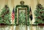 Mais de 50 árvores e retrato de Trump feito de Lego; veja fotos da decoração de Natal da Casa Branca