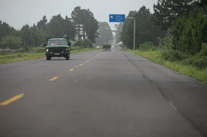 LITORAL NORTE, 06.11.24: Blitz nas estradas para o litoral - ERS389, Estrada do Mar. Fotos: Duda Fortes/Agencia RBS<!-- NICAID(15908569) -->