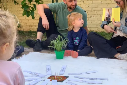 A Escola de Educação Infantil Cataventura, que se dedica a estimular a autonomia emocional e cognitiva das crianças, está criando “A Cataventura pela Infância” que oferece um percurso formativo para famílias e profissionais que convivem com as crianças e estão dispostas a aprofundar seus conhecimentos sobre como ter um relacionamento harmonioso com os pequenos. Trata-se do curso “A Criança na Visão Montessoriana”, que é resultado dos pedidos dos próprios adultos. A formação que inclui certificado e experiências com imersão nos ambientes da escola, vai ocorrer em quatro módulos de três horas, aos sábados (12 e 26/08, 16/09 e 21/10), das 8h30 às 12h, na Cataventura - Escola de Educação Infantil (Rua Padre João Schiavo, 880, bairro Petrópolis), em Caxias do Sul. <!-- NICAID(15501520) -->