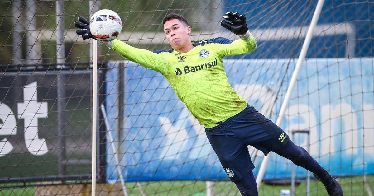 Brenno, Adriel e Zinho: como estão os jogadores formados na base do Grêmio e que foram negociados em 2023