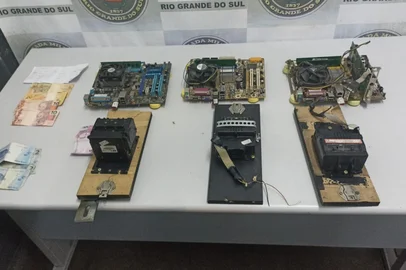 Polícia prende homem e desarticula ponto de exploração de jogos de azar, em Caxias do Sul <!-- NICAID(16263812) -->