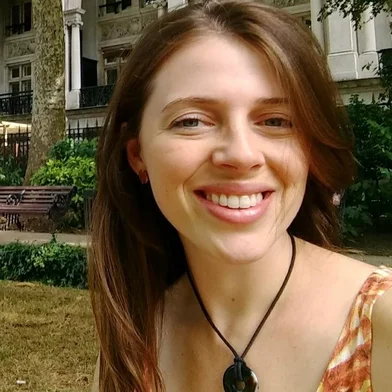 Minéia Frezza é doutora em Linguística Aplicada e professora da área de Letras do IFRS Campus Bento Gonçalves. Ela acaba de lançar um livro de poemas chamado "Bipolaridade: em qual episódio ficou a minha personalidade?", pela editora Caravana. <!-- NICAID(15548442) -->