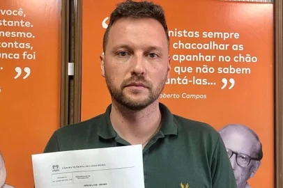 Vereador Mauricio Marcon solicitou renúncia da presidencia da Comissão de Ética após votação contrária ao parecer que pedia suspensão da vereador Estela Balardin <!-- NICAID(14932710) -->