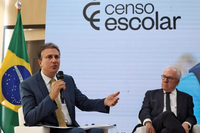 Brasília (DF), 09/04/2025 - O ministro da Educação, Camilo Santana e o presidente do Instituto Nacional de Estudos e Pesquisas Educacionais Anísio Teixeira - Inep Manuel Fernando Palacios da Cunha e Melo, durante coletiva de imprensa para divulgação dos destaques do Censo Escolar 2024. Foto: José Cruz/Agência BrasilLocal: BrasÃ­liaIndexador: JosÃ© Cruz/AgÃªncia BrasilFonte: AgÃªncia Brasil/Empresa Brasil dFotógrafo: RepÃ³rter FotogrÃ¡fico<!-- NICAID(16013387) -->