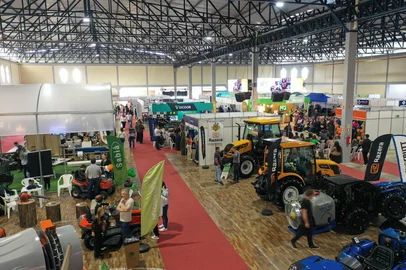 ExpoAgro / Divulgação Uma programação diversificada e atrações voltadas para diferentes públicos do setor da agropecuária é a proposta da terceira edição da ExpoAgro Antônio Prado – Serra e Campo. O evento ocorre no Centro de Eventos do município de 25 a 27 de setembro (sexta-feira a domingo), com entrada e estacionamento gratuitos. <!-- NICAID(16362968) -->