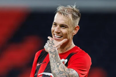 futebol , Grêmio , Roger Guedes, Al-Rayyan<!-- NICAID(16101625) -->