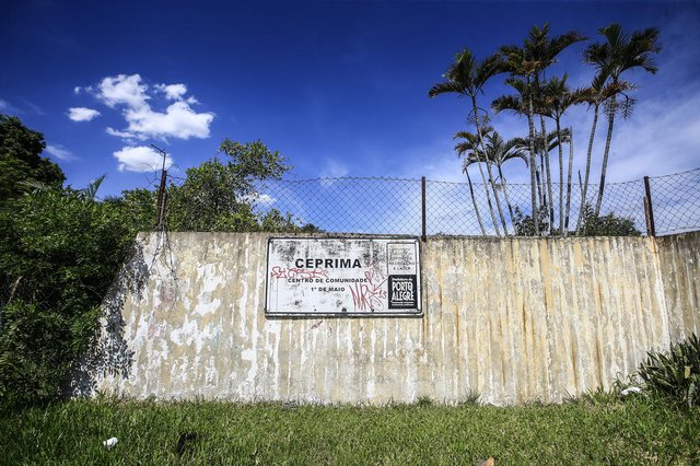 PORTO ALEGRE, RS, BRASIL - 2021.02.11 - Prefeitura confirmou decisão de que neste verão não serão abertas as piscinas públicas. Na foto: CEPRIMA - Centro Comunitário Primeiro de Maio (Foto: ANDRÉ ÁVILA/ Agência RBS)Indexador: Andre Avila<!-- NICAID(14712571) -->
