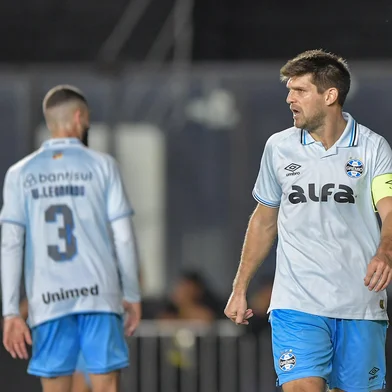 RJ - BRASILEIRO A 2025, VASCO X GRÊMIO - ESPORTES - RJ - RIO DE JANEIRO - 19/07/2025 - BRASILEIRO A 2025, VASCO X GRÊMIO -  Kannemann jogador do Grêmio durante partida contra o Vasco no estádio São Januário pelo campeonato Brasileiro A 2025. 19/07/2025 - Foto: THIAGO RIBEIRO/AGIF - AGÊNCIA DE FOTOGRAFIA/AGIF - AGÊNCIA DE FOTOGRAFIA/ESTADÃO CONTEÚDO<!-- NICAID(16084015) -->