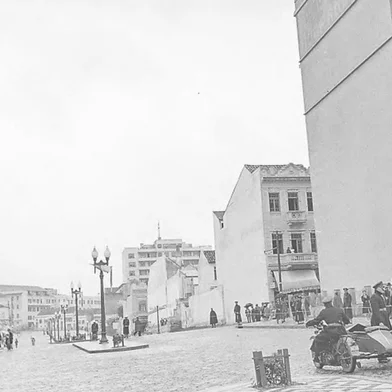 Inauguração da Avenida 10 de Novembro, renomeada Avenida Salgado Filho, em Porto Alegre, em 1940.<!-- NICAID(16356168) -->
