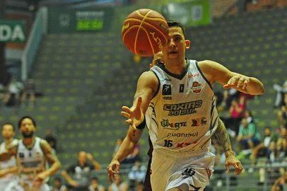 CAXIAS DO SUL, RS, BRASIL, 27/03/2024. Caxias do Sul Basquete x Franca, jogo válido pela 37ª rodada do Novo Basquete Brasil - NBB 2023/2024 - realizado no ginásio do Sesi. (Porthus Junior/Agência RBS)<!-- NICAID(15718989) -->