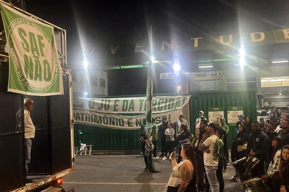 Torcedores do Juventude se reúnem para protestar contra proposta de SAF feita ao clube de Caxias do Sul. Mancha Verde comanda manifestação nesta terça-feira (6). <!-- NICAID(16031554) -->