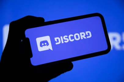 LONDON, UK - May 2021: Discord social network logo on a smartphoneDiscord - Foto: ink drop/stock.adobe.comFonte: 434390806<!-- NICAID(15417016) -->
